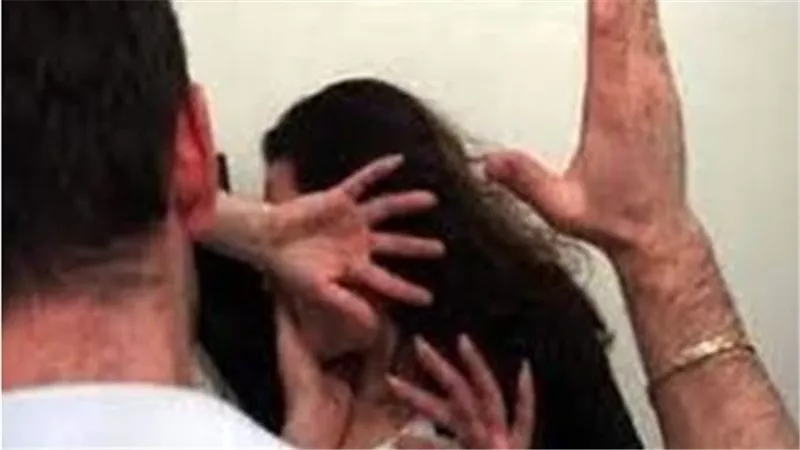 ربطها بجنزير وضربها بخرطوم.. تفاصيل صادمة في اعتداء عامل على زوجته بالمعصرة