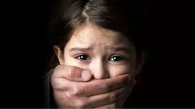 فوق السطوح.. تفاصيل مثيرة في هتك عرض طفلة على يد ابن عمها بإمبابة