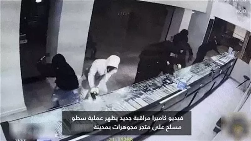 بعد إثارتها الجدل.. حقيقة صورة الملثمين الـ 6 في القاهرة 
