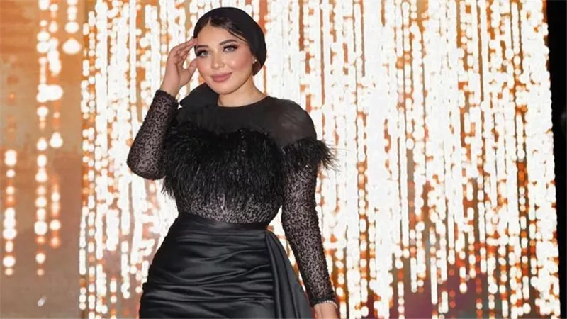 بحجاب وفستان مكشوف.. البلوجر حنان الحكيم تثير الجدل في حفل زفافها | شاهد