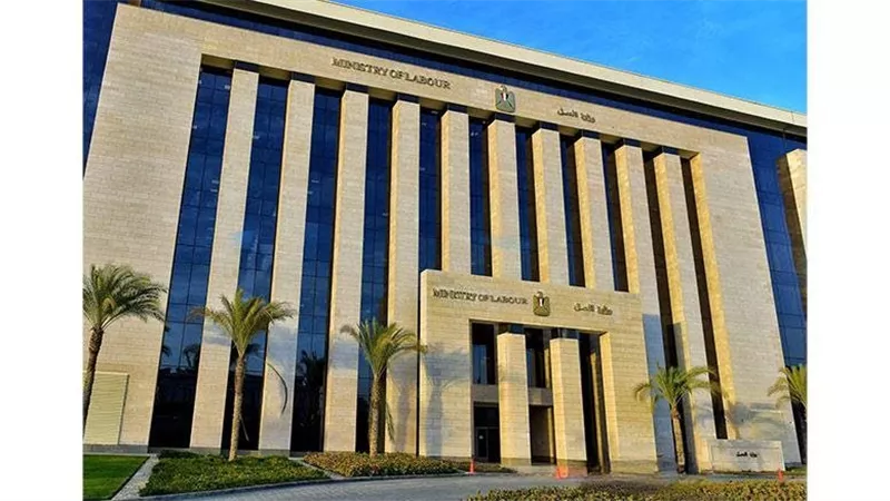  الرابط وخطوات التقديم.. وزارة العمل تعلن عن وظائف بالخارج