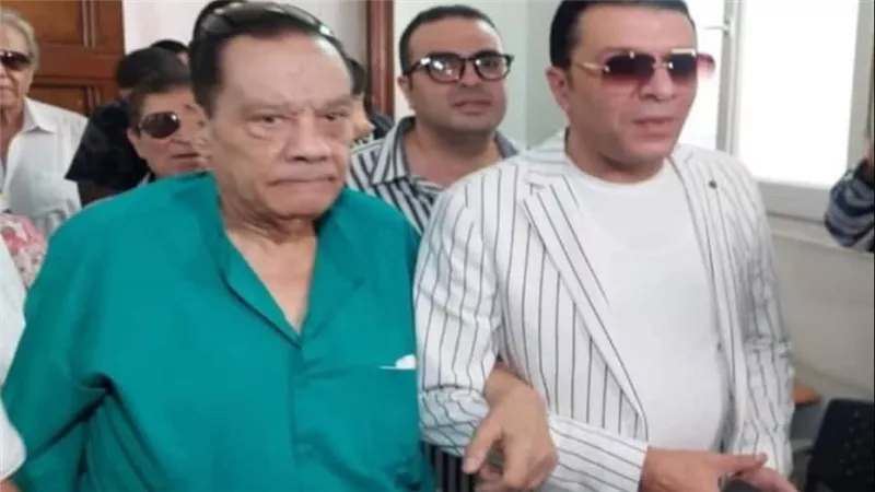 ربنا ينتقم منهم.. لحظة بكاء مصطفى كامل على الهواء بسبب مأساة حلمي بكر | فيديو
