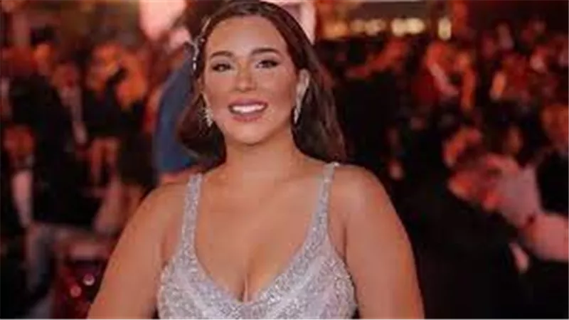 بهذه الإطلالة.. أسما شريف منير تشعل السوشيال ميديا | شاهد