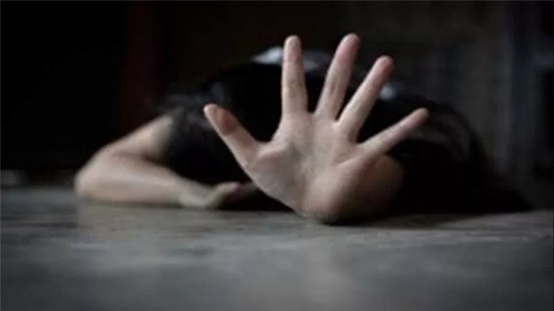 تجريد من الملابس وابتزاز وخطف.. تفاصيل الحكم على المتهمين في واقعة معلمة أسيوط