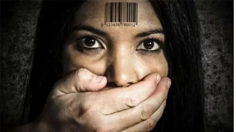 يعمل بمستشفى شهير.. الكشف عن زعيم أكبر عصابة تجارة أعضاء 