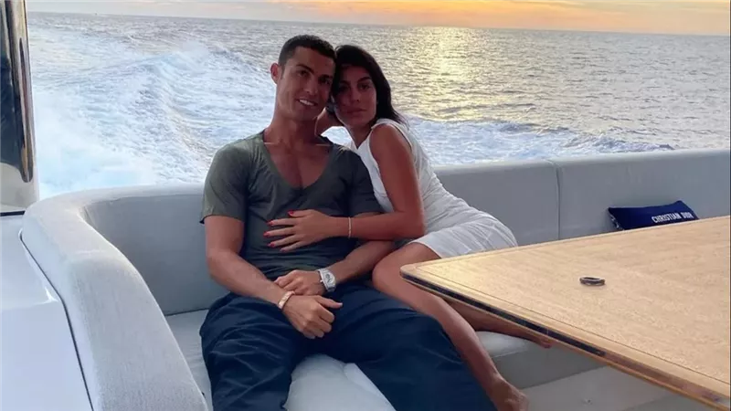 فاضحة وجريئة.. صور جمعت جورجينا بـ رونالدو أثارت الجدل على السوشيال ميديا | شاهد