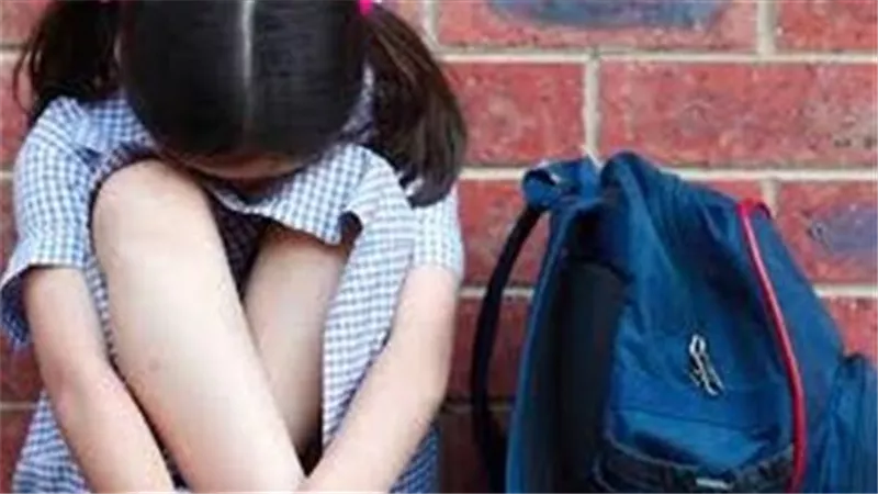 أول تحرك رسمي.. تفاصيل مثيرة في اتهام معلم بالتحرش بتلميذاته بأسيوط