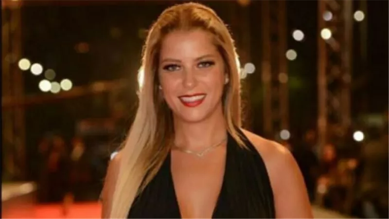 ريم مصطفى تخطف الأنظار بإطلالة مثيرة للجدل | شاهد