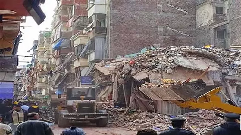 تسوى بالأرض.. فيديو يرصد لحظة انهيار عقار الورديان في الإسكندرية | شاهد