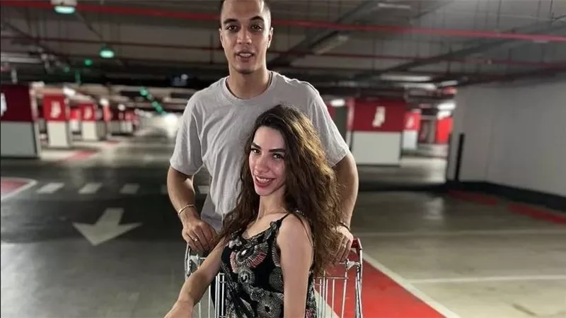 هات فلوس.. تفاصيل طلاق عمر شريف ويارا كمال أصحاب تريند دلوعة بابي