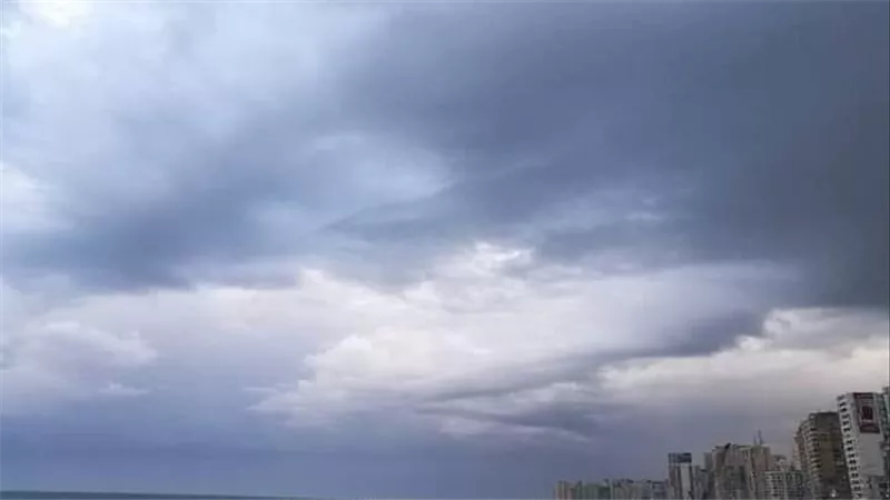 الأرصاد تحسم الجدل.. هل ستضرب عاصفة التنين مصر من جديد؟