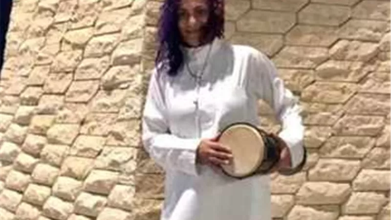 عايزة أفرح صحابي.. حكاية أول قبطية تعمل بمهنة المسحراتي | فيديو