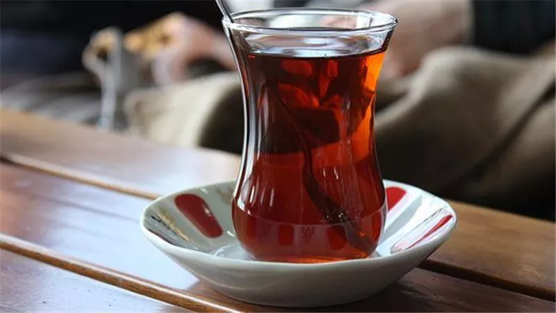 خد بالك.. أضرار شرب الشاي بعد الفطور مباشرة في رمضان
