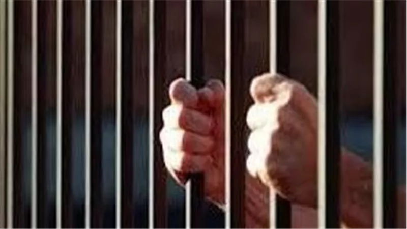 رمى عليهم مولوتوف.. تفاصيل اتهام شاب بالاعتداء على جيرانه بالجيزة