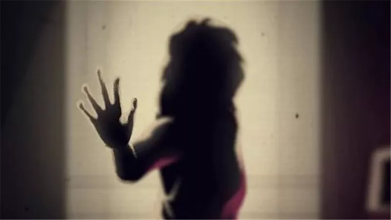نصب عليها في الفلوس بلغت عنه.. مسن يفضح فتاة اتهمته بهتك عرضها بقسم الشرطة