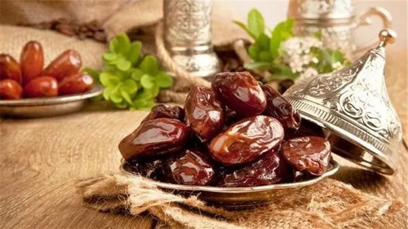 الأزهر يجيب.. هل يجوز امتناع المرأة الحائض عن الطعام في رمضان بنية الصوم؟