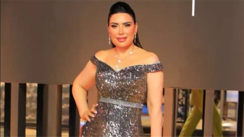 بوت غريب.. عبير صبري تثير الجدل بملابسها | شاهد