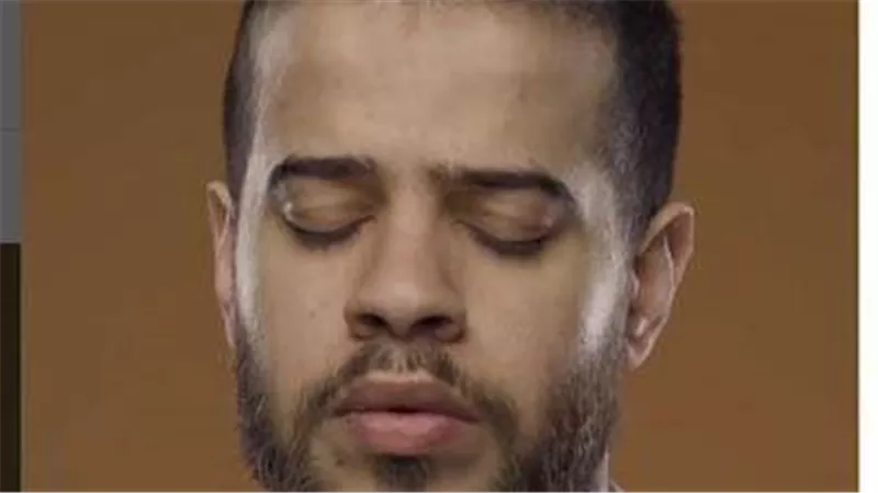 أثار تفاعلا كبيرا.. أدهم النابلسي يؤم المصلين في صلاة التراويح | شاهد