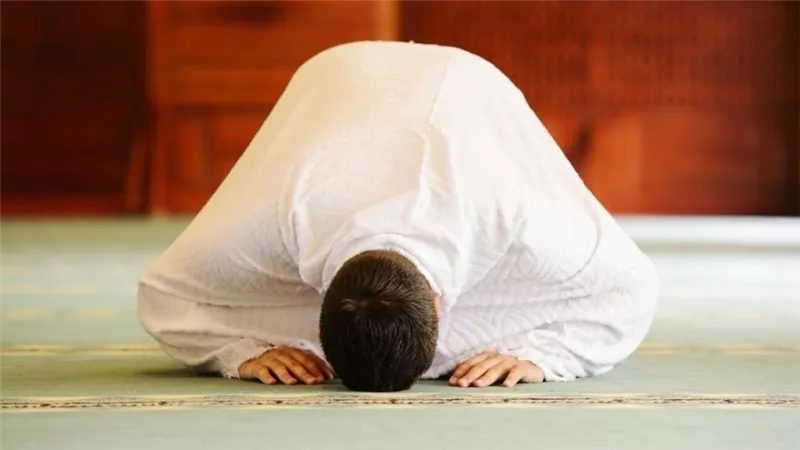تسبب العمى.. حركة في الصلاة حذر منها النبي إياك أن تفعلها بالتراويح