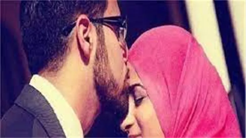 الإفتاء تجيب.. هل تقبيل الزوجة أو لمسها يفسد الاعتكاف في العشر الأواخر من رمضان؟