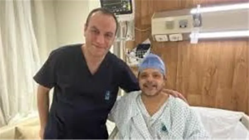 بعد تداول صورته داخل المستشفى.. تفاصيل الحالة الصحية للفنان محمد هنيدي