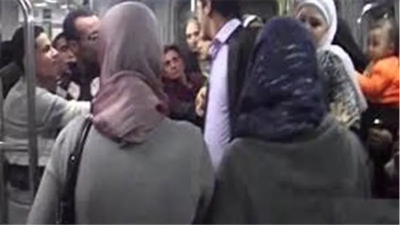 استغل زحمة قبل الفطار.. تفاصيل حبس شاب متهم بالتحرش بفتاة في المترو