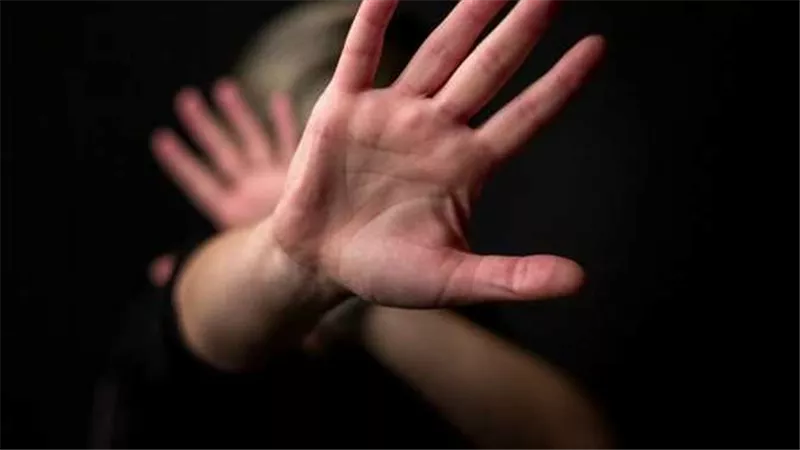 تفاصيل مثيرة في واقعة تحرش سائق بسائحة بريطانية في قصر النيل
