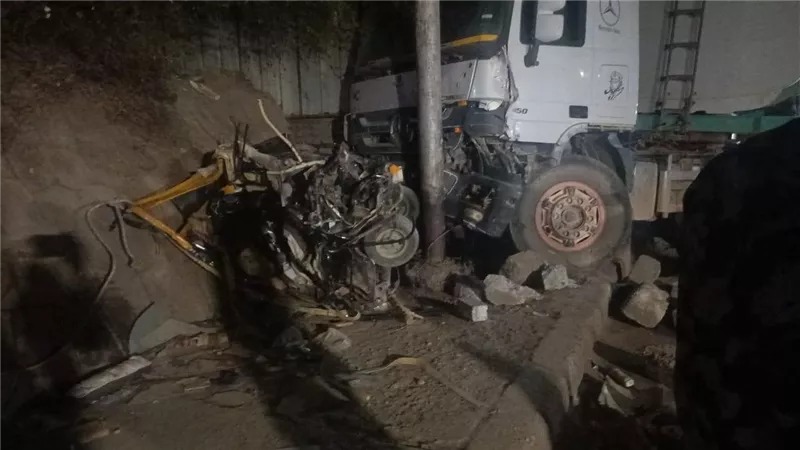 دهست الزبائن.. حكاية التريلا المتسببة في حادث أسوان وارتفاع عدد الضحايا