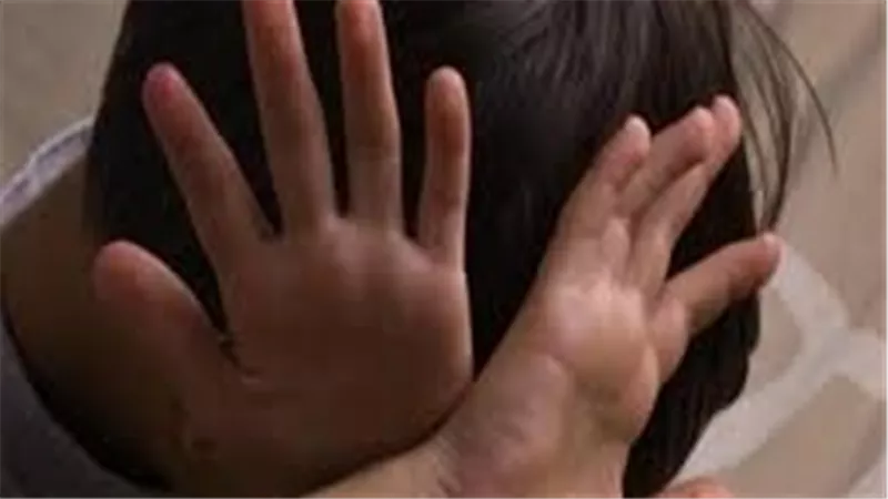 استغل صغر سنهم.. تفاصيل إحالة طالب للجنايات لاتهامه بهتك عرض 3 أطفال سوريين