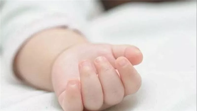 حمل سفاح.. تفاصيل صادمة في واقعة بيع طفل على يد أمه وخاله