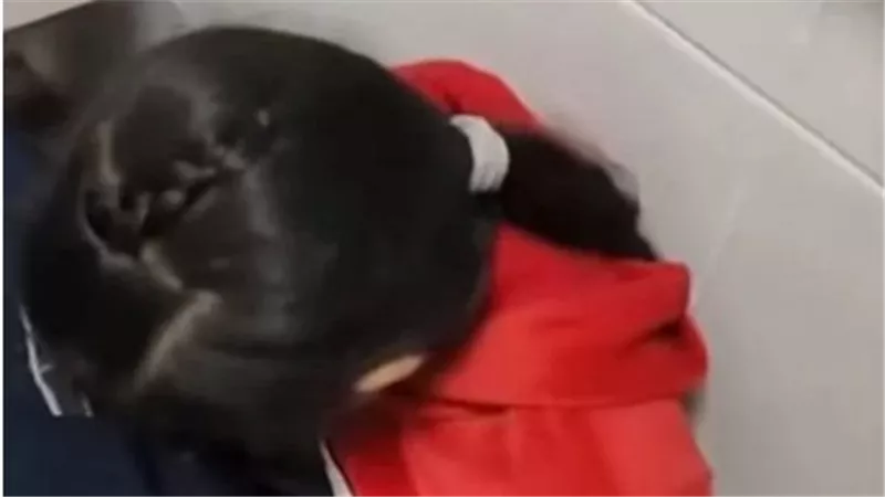 اختلف مع والدتها على حضانتها..أب بلا قلب يحرق جسد صغيرته بمعاونة زوجته الثانية بأوسيم
