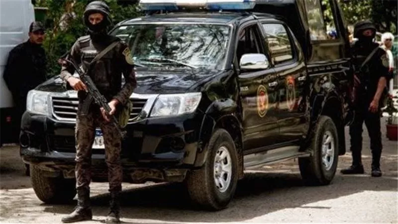 وهو خارج من مدينة الإنتاج.. تفاصيل مثيرة في ضرب مذيع بقناة شهيرة وسرقة سيارته