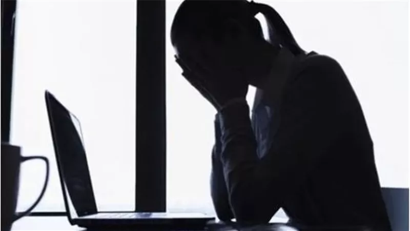 هفضحك وسط طلابك.. تفاصيل الحكم على شاب هدد أستاذة جامعية بصور مخلة