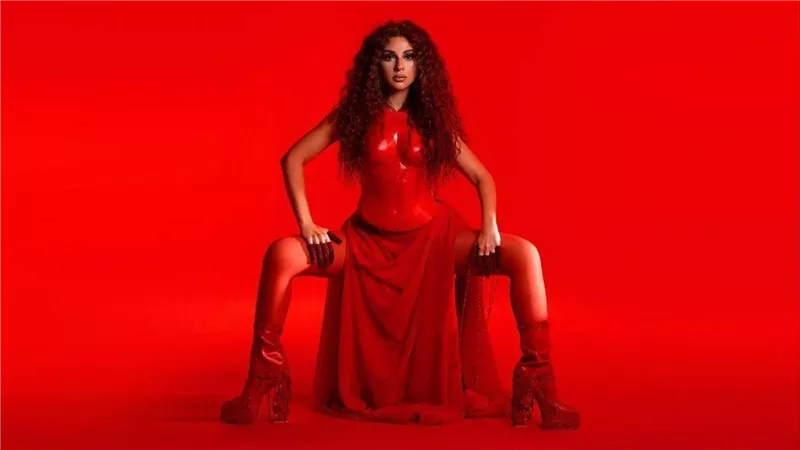 فستان مكشوف.. ميريام فارس تشعل السوشيال ميديا بإطلالة مثيرة | شاهد 