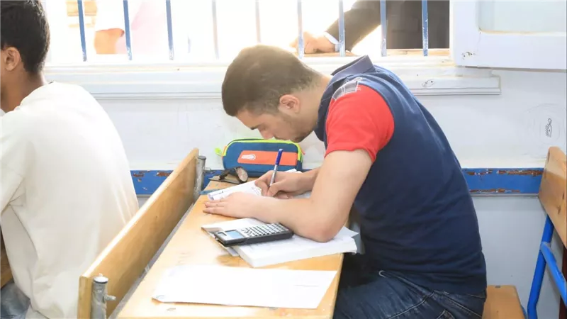 عصا إلكترونية وكاميرات مراقبة.. إجراءات جديدة من التعليم بشأن الثانوية العامة