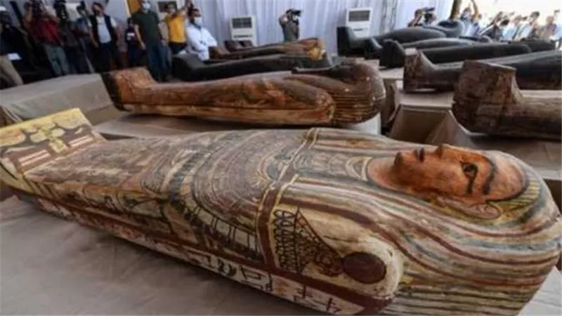 نقل توابيت في مترو شبرا.. حقيقة المقطع المتداول الذي أثار الغضب على السوشيال ميديا | فيديو