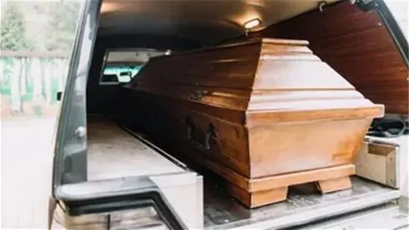 الكشف الطبي يوضح الحقيقة.. القصة الكاملة لتحرك جثمان سيدة متوفاة خلال صلاة الجنازة بالغربية | فيديو