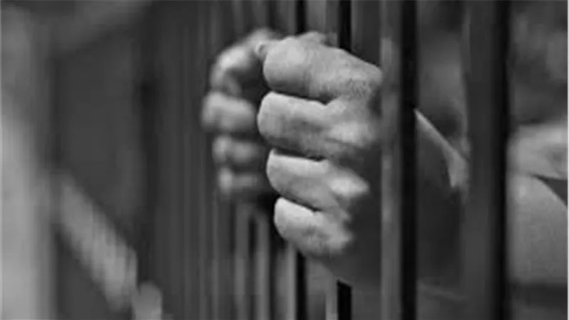 خنقه بالقميص.. تفاصيل الحكم على عامل جمع قمامة هتك عرض زميله وقتله في الإسكندرية