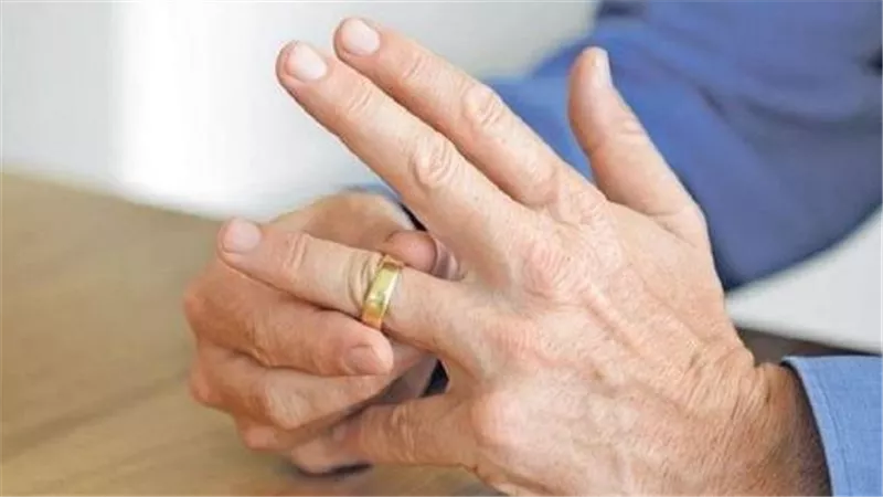 بتولد كل سنة.. عصام يطلب تطليق زوجته في محكمة الأسرة