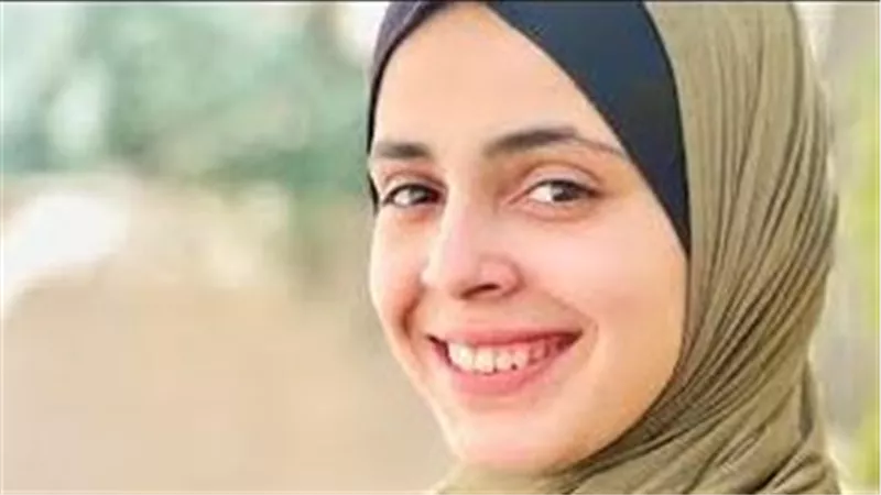 حياتي اتدمرت.. طالبة فلسطينية تستغيث بالإمام الطيب لاستكمال دراستها بطب أسنان الأزهر