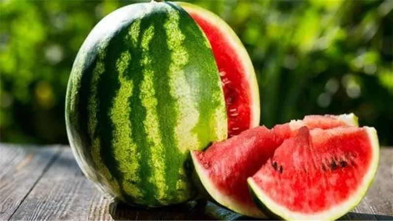بيان رسمي يكشف حقيقة انتشار بطيخ مسرطن بالأسواق 