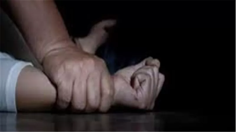 خال بلا نخوة.. تفاصيل الحكم على المتهم بهتك عرض ابنة شقيقته بعد استدراجها بالقليوبية 