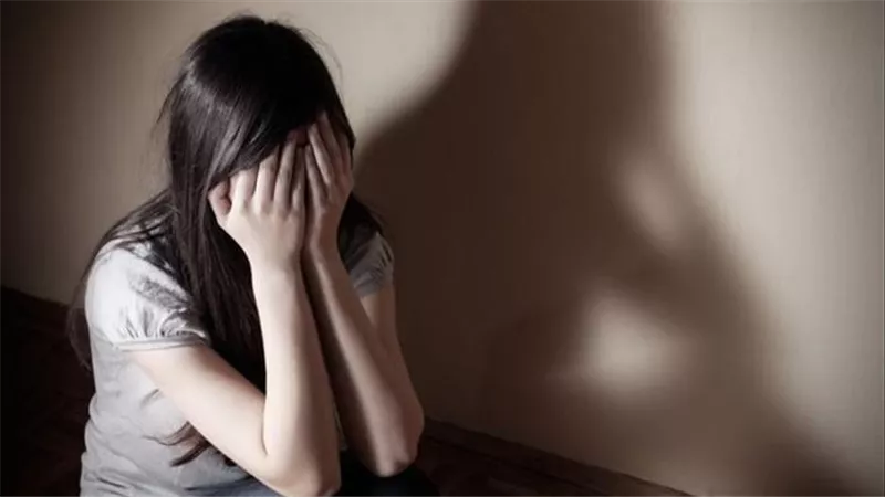 تحرش بها وتعدى على والدها فقتلته..التفاصيل الكاملة لضبط فتاة سددت طعنة قاتلة لشاب بالمقطم