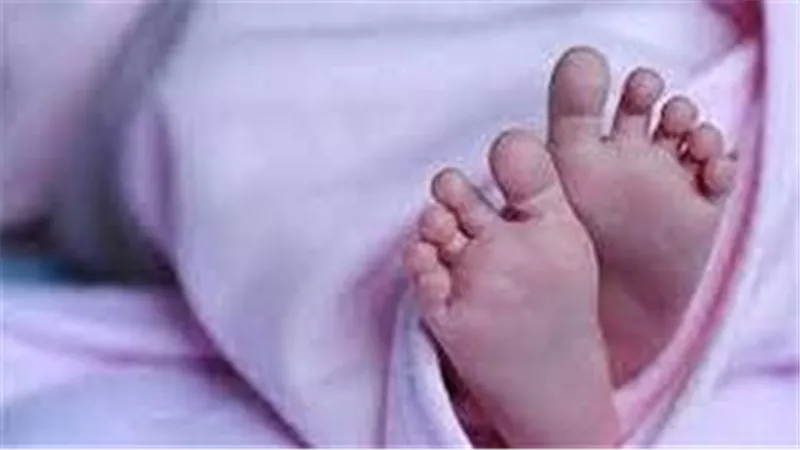 بعد ساعات من ولادته.. تفاصيل العثور على طفل ملقى في الشارع بالعاشر من رمضان