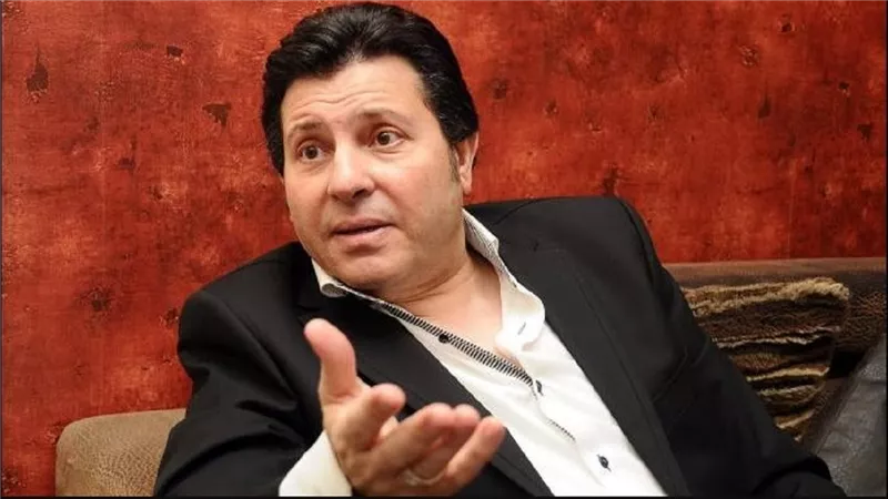 سكت 15 سنة.. تفاصيل مثيرة في اتهام شاعر لهاني شاكر بسرقة أغنية رحماكي 