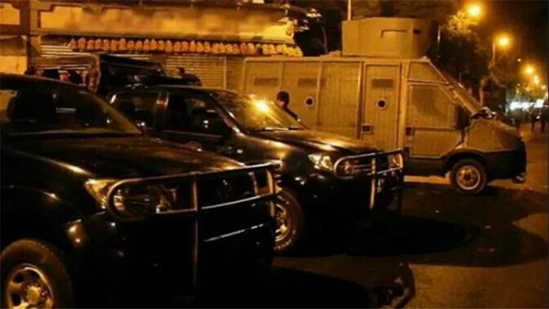سكرانين..تفاصيل القبض على فتاتين لاقتحامهما كمين أمني في أكتوبر