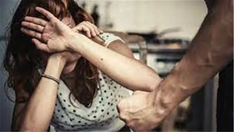 معرفشي يقتلها سيح دمها وهرب.. تفاصيل ضبط المتهم بمحاولة قتل زوجته طعنًا بالعمرانية