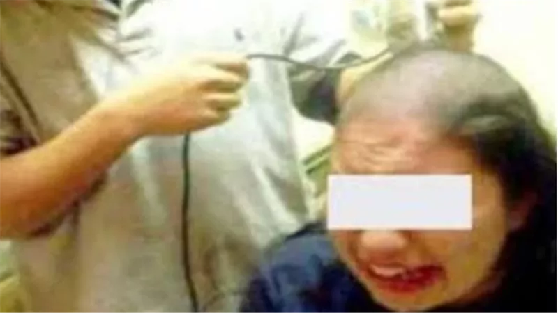 حلق رأسها وصورها عارية.. ديليفري إمبابة ينتقم من زوجته بطريقة بشعة