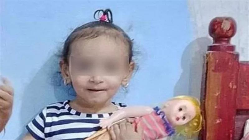 أبوها قتلها ورمى جثتها في المصرف.. جريمة مروعة ضحيتها الطفلة ميرا تهز أسيوط