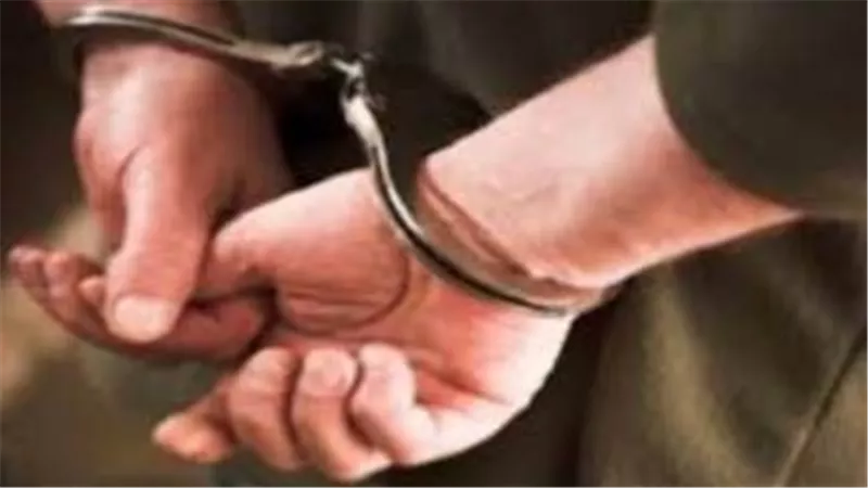 صور وفيديوهات خاصة..تفاصيل مثيرة في ضبط عاطل ينتحل صفة فتاة لإبتزاز المواطنين